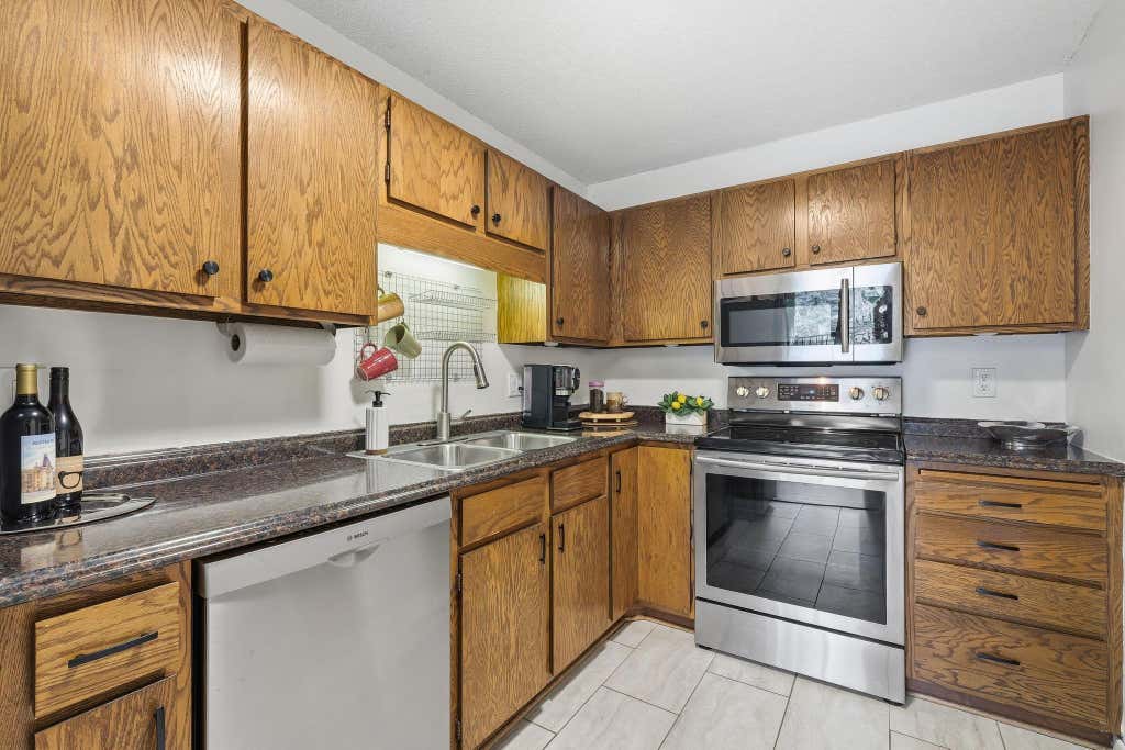 Photo of 7601 W 101st Street #114, Bloomington, MN 55438 (MLS # 7123143)