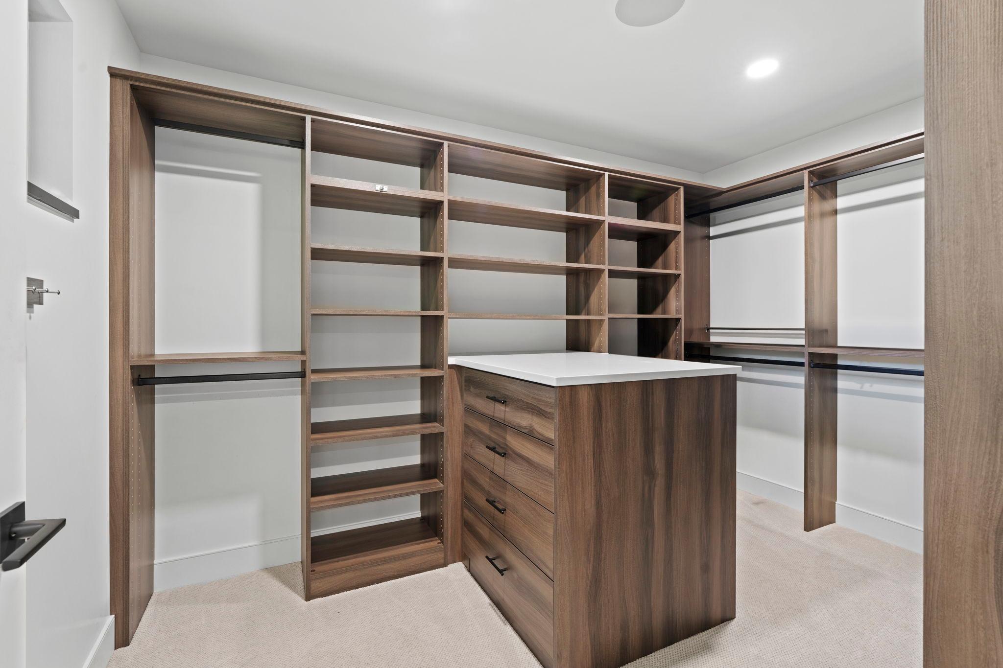 Shakopee, Minnesota, 55379, United States, 5 Bedrooms Bedrooms, ,5 BathroomsBathrooms,Residential,Active,2025221