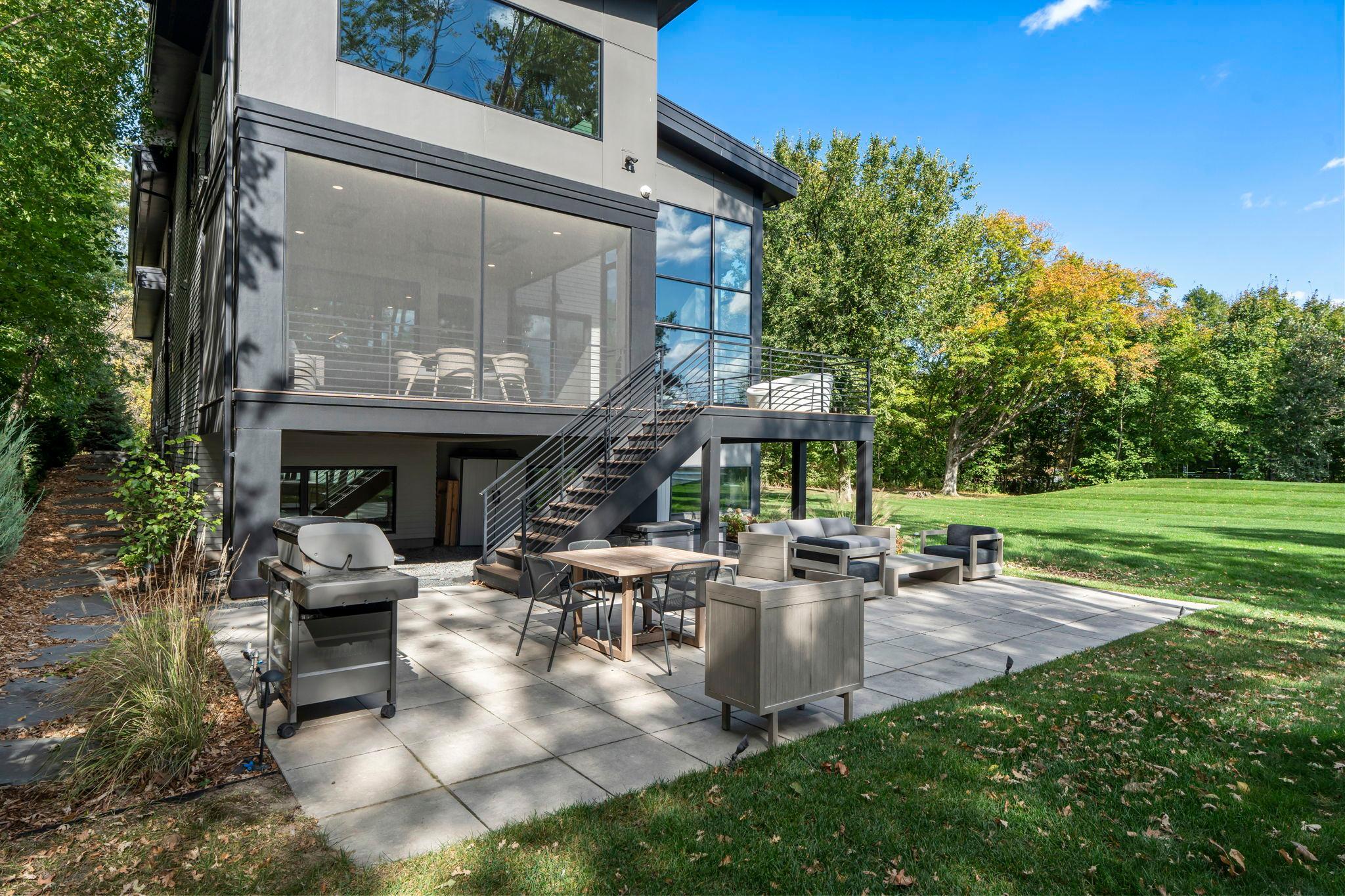 Shakopee, Minnesota, 55379, United States, 5 Bedrooms Bedrooms, ,5 BathroomsBathrooms,Residential,Active,2025221