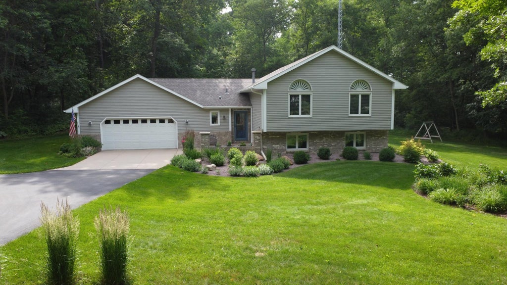 Photo of 6821 Mesabi Court NW, Rochester, MN 55901 (MLS # 7102857)