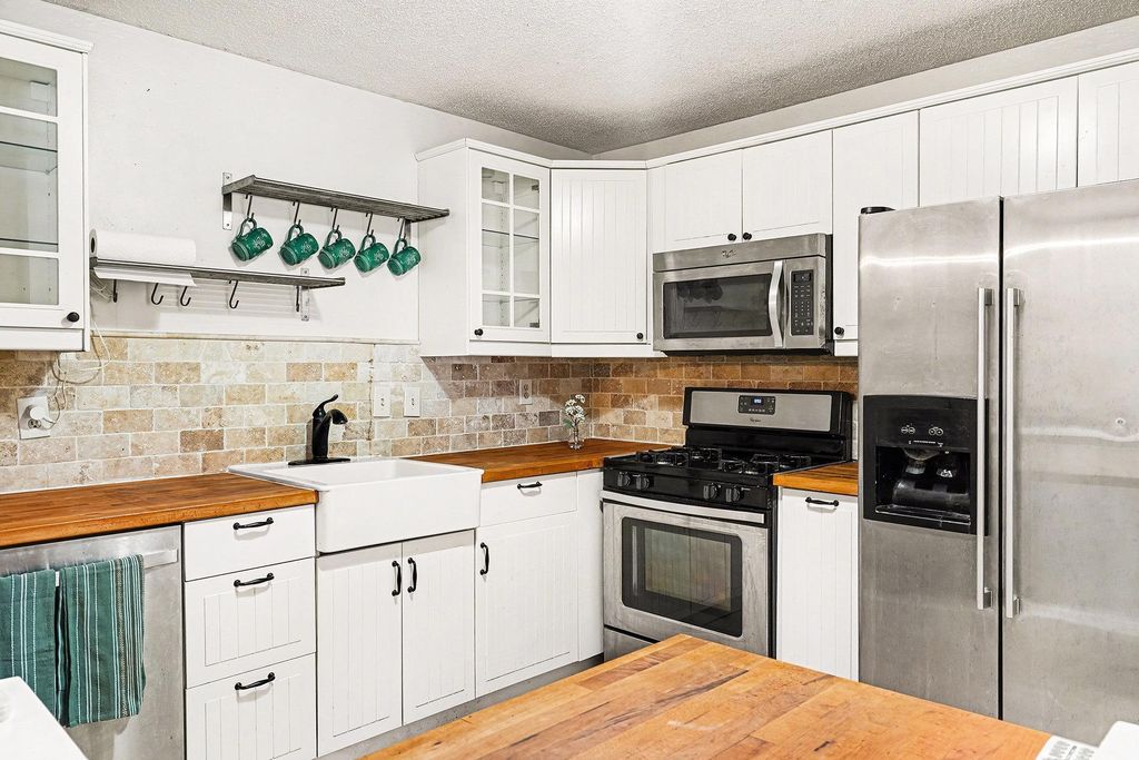 Photo of 4004 Foss Road #101, Saint Anthony, MN 55421 (MLS # 7001932)