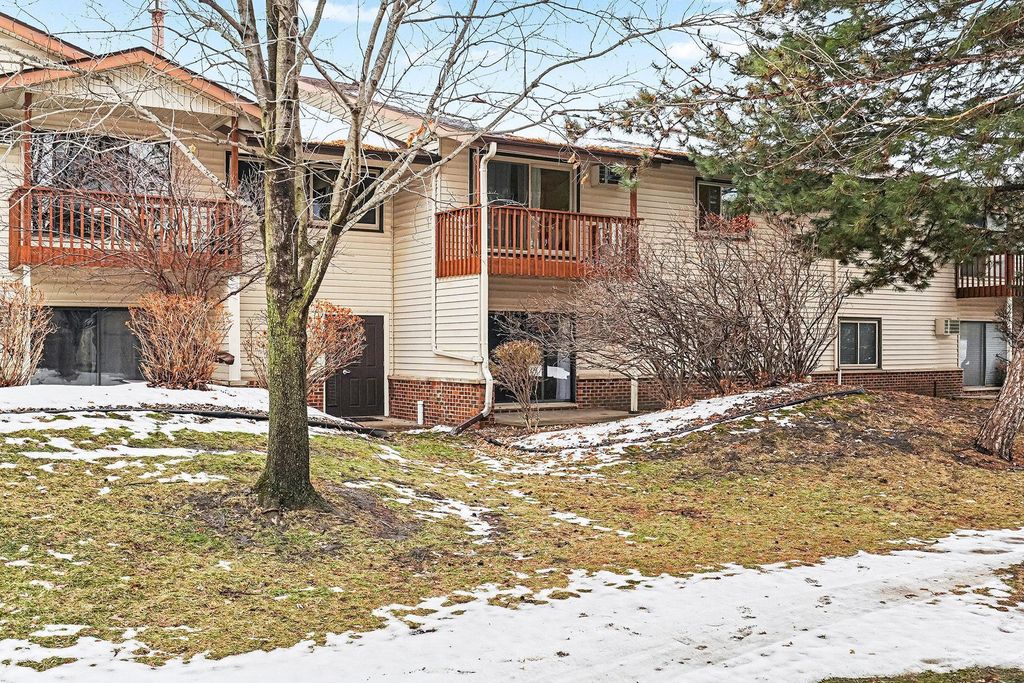 Photo of 4004 Foss Road #101, Saint Anthony, MN 55421 (MLS # 7001932)