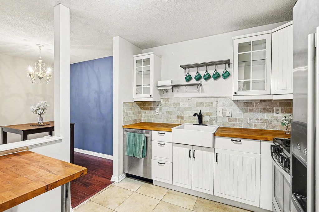 Photo of 4004 Foss Road #101, Saint Anthony, MN 55421 (MLS # 7001932)