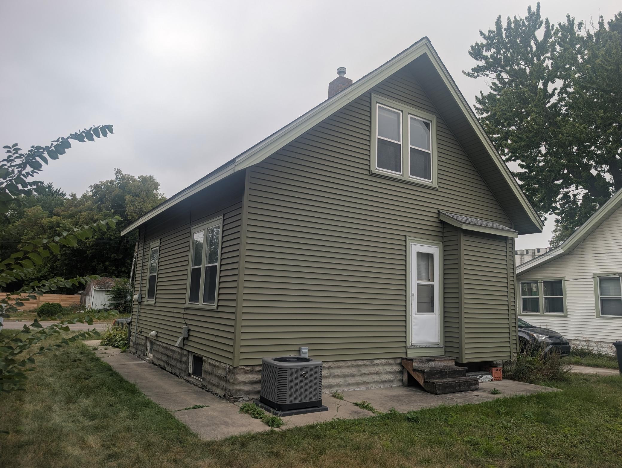 3008 E 35th Street