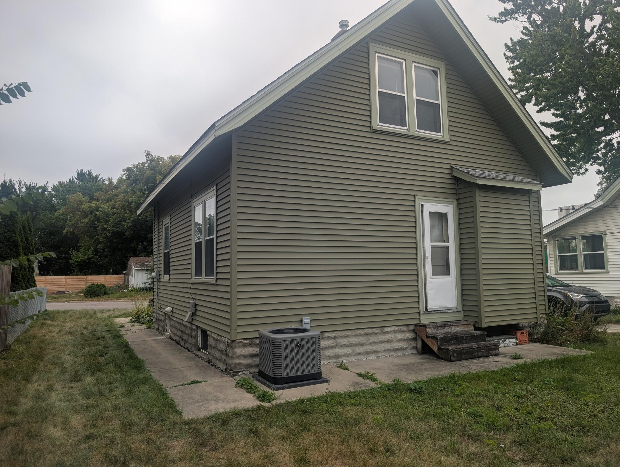3008 E 35th Street