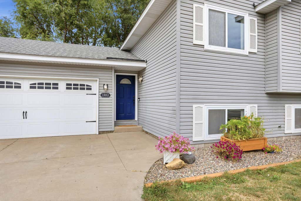 Photo of 1463 Oakdale Avenue, West Saint Paul, MN 55118 (MLS # 7128989)