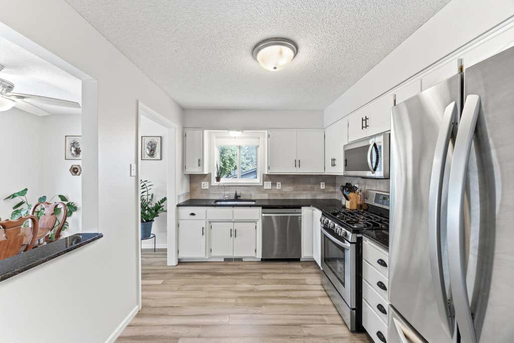 Photo of 1463 Oakdale Avenue, West Saint Paul, MN 55118 (MLS # 7128989)