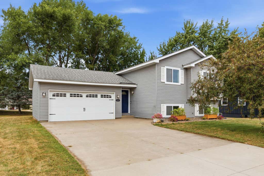 Photo of 1463 Oakdale Avenue, West Saint Paul, MN 55118 (MLS # 7128989)