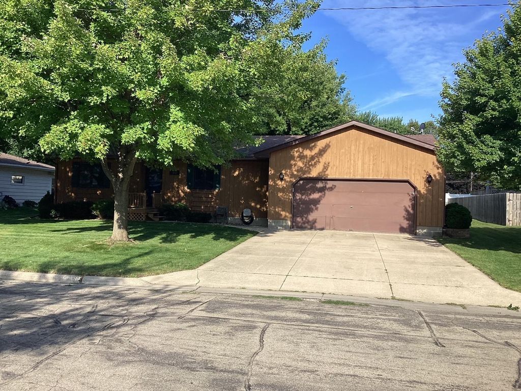 Photo of 1601 Cheryl Avenue, Albert Lea, MN 56007 (MLS # 7112603)