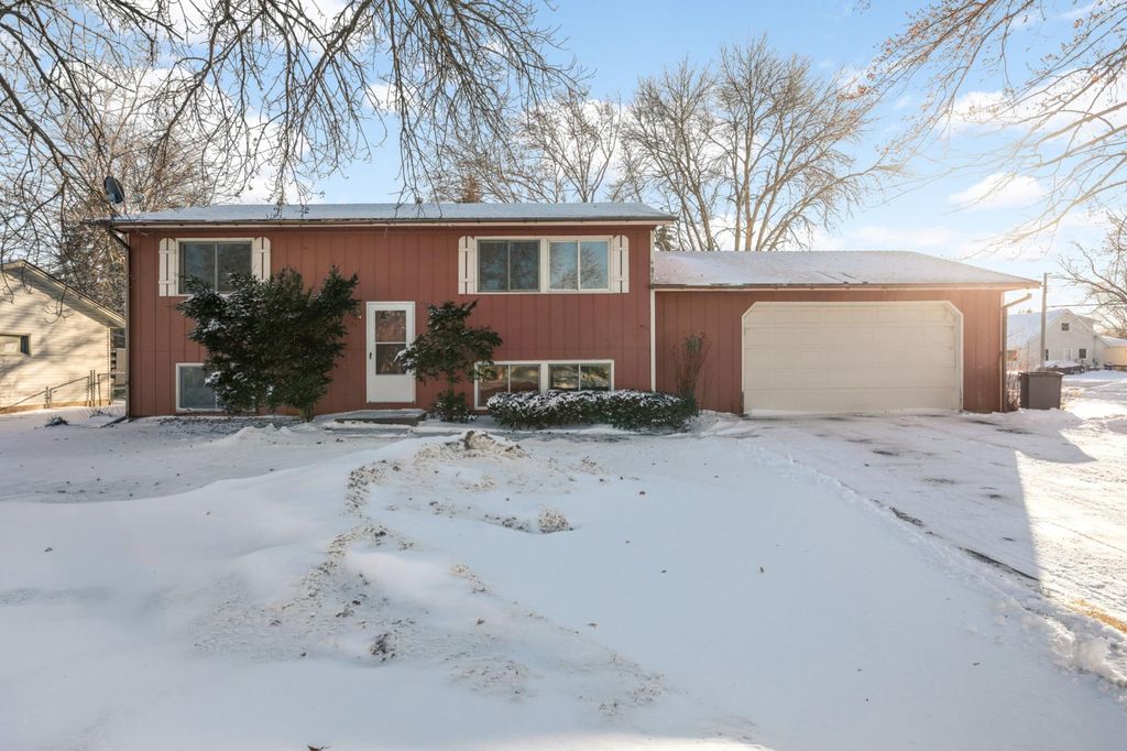 Photo of 10285 99th Avenue N, Maple Grove, MN 55369 (MLS # 7002956)