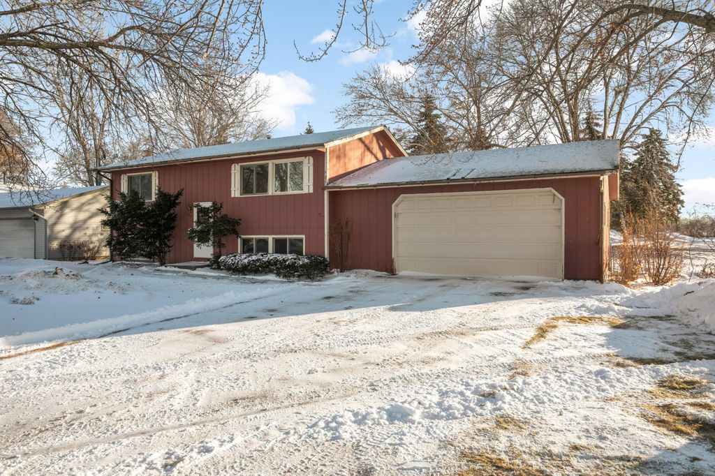 Photo of 10285 99th Avenue N, Maple Grove, MN 55369 (MLS # 7002956)