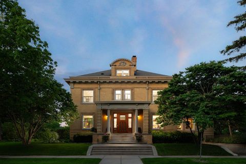 226 Grotto Street S Saint Paul MN 55105