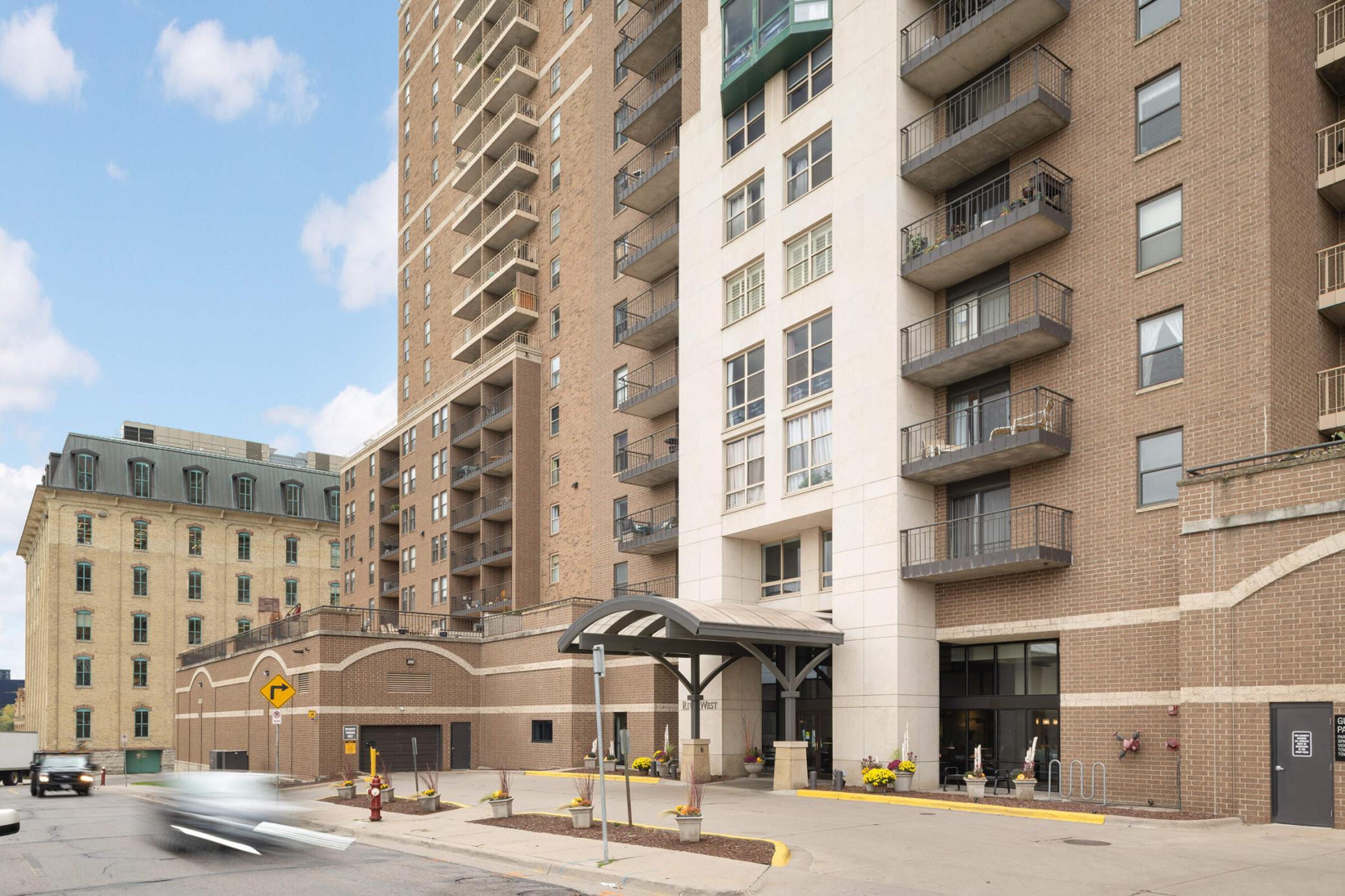 401 S 1st Street 1116