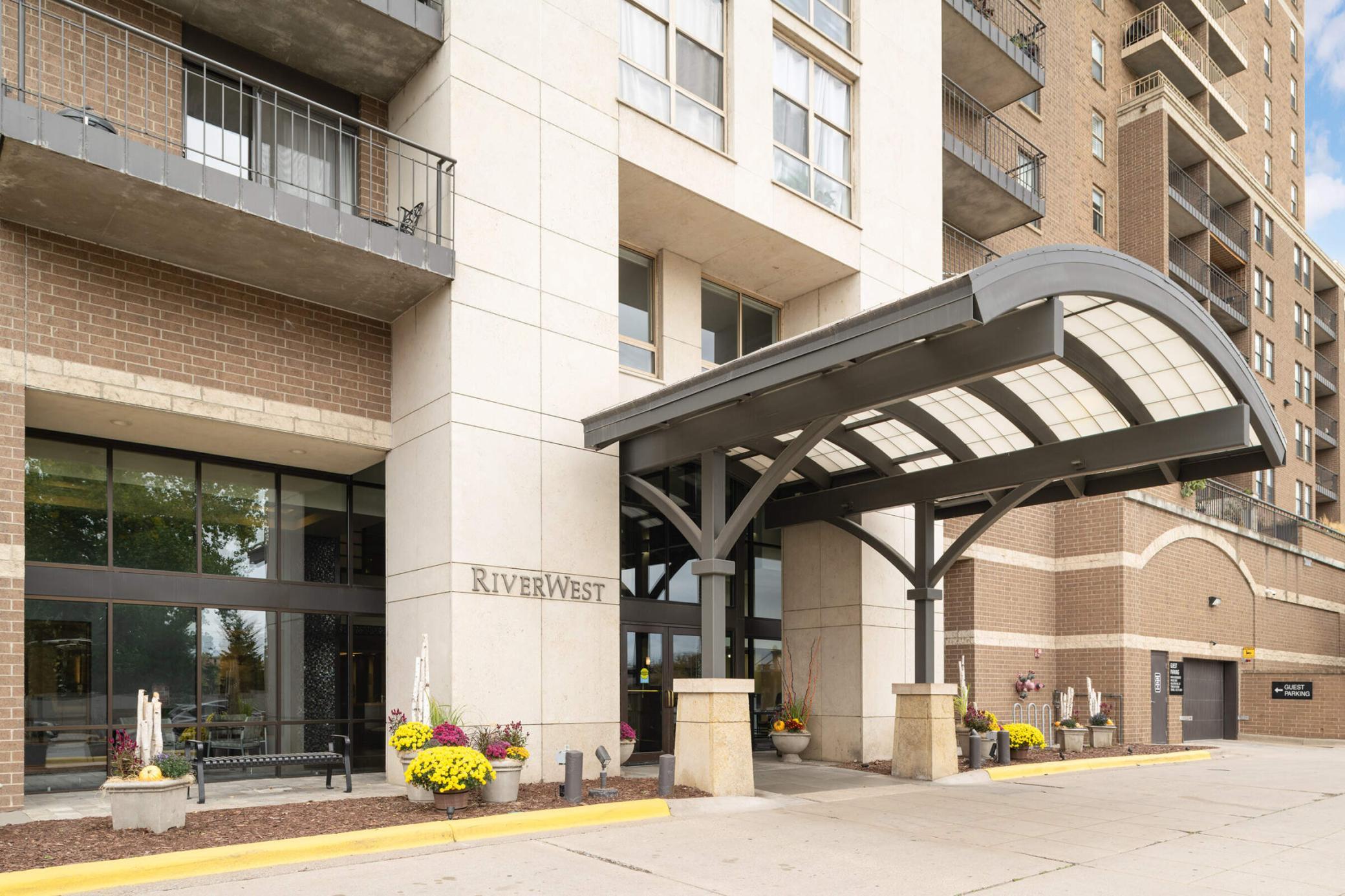 401 S 1st Street 1116