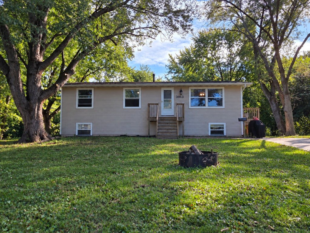 Photo of 3913 52nd Avenue N, Brooklyn Center, MN 55429 (MLS # 7154042)