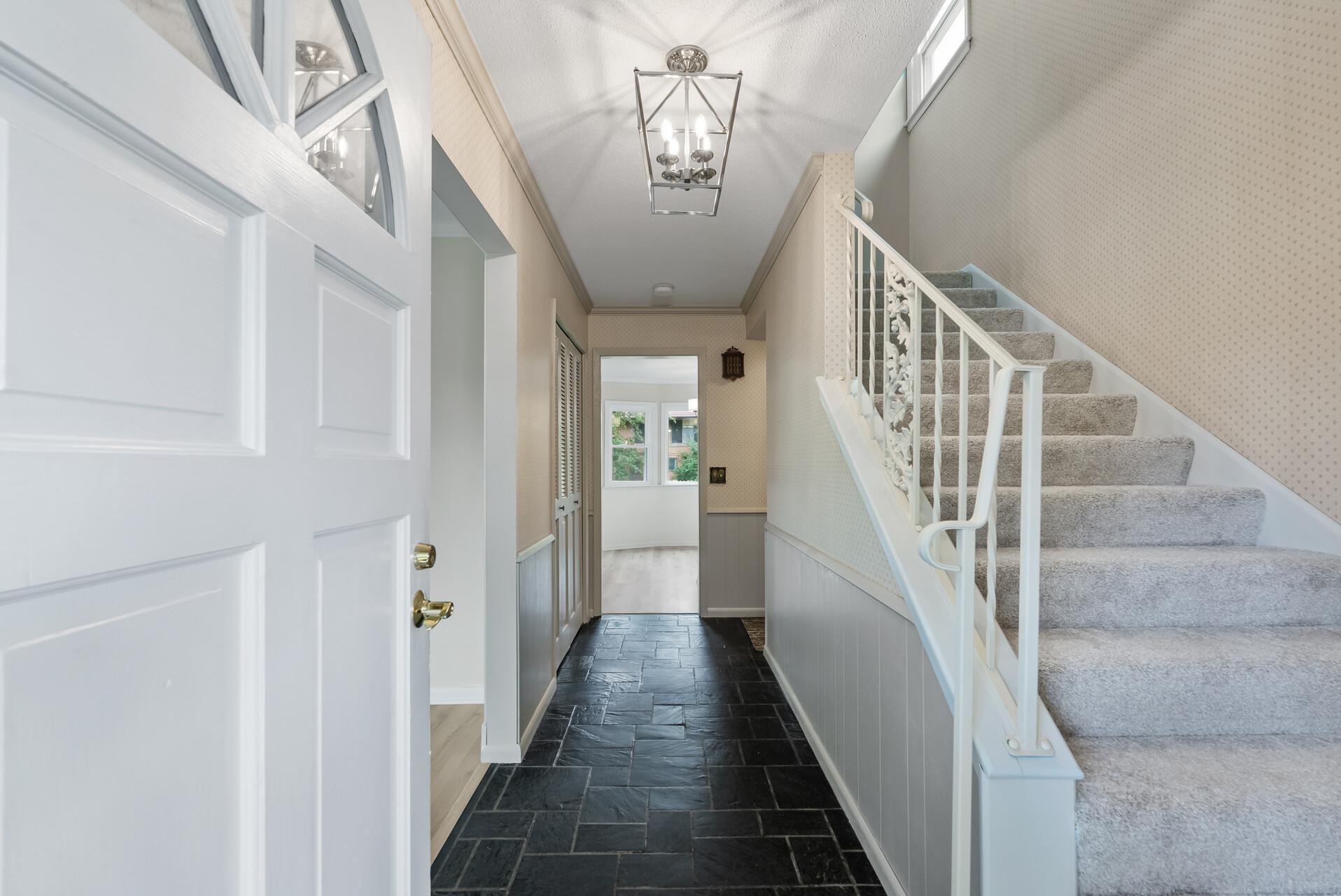 2435 Lamplighter Lane