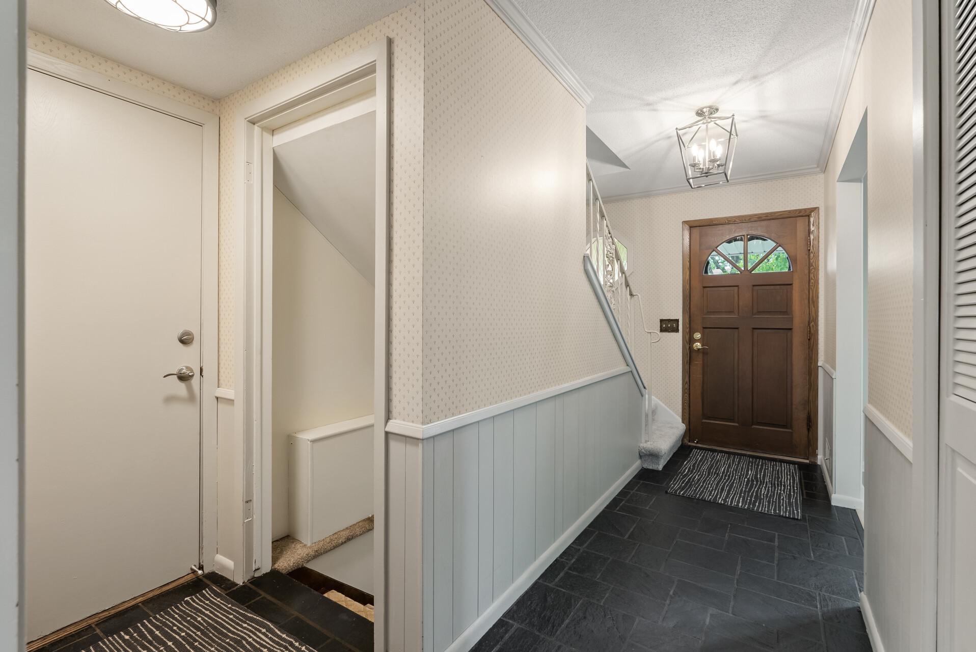 2435 Lamplighter Lane
