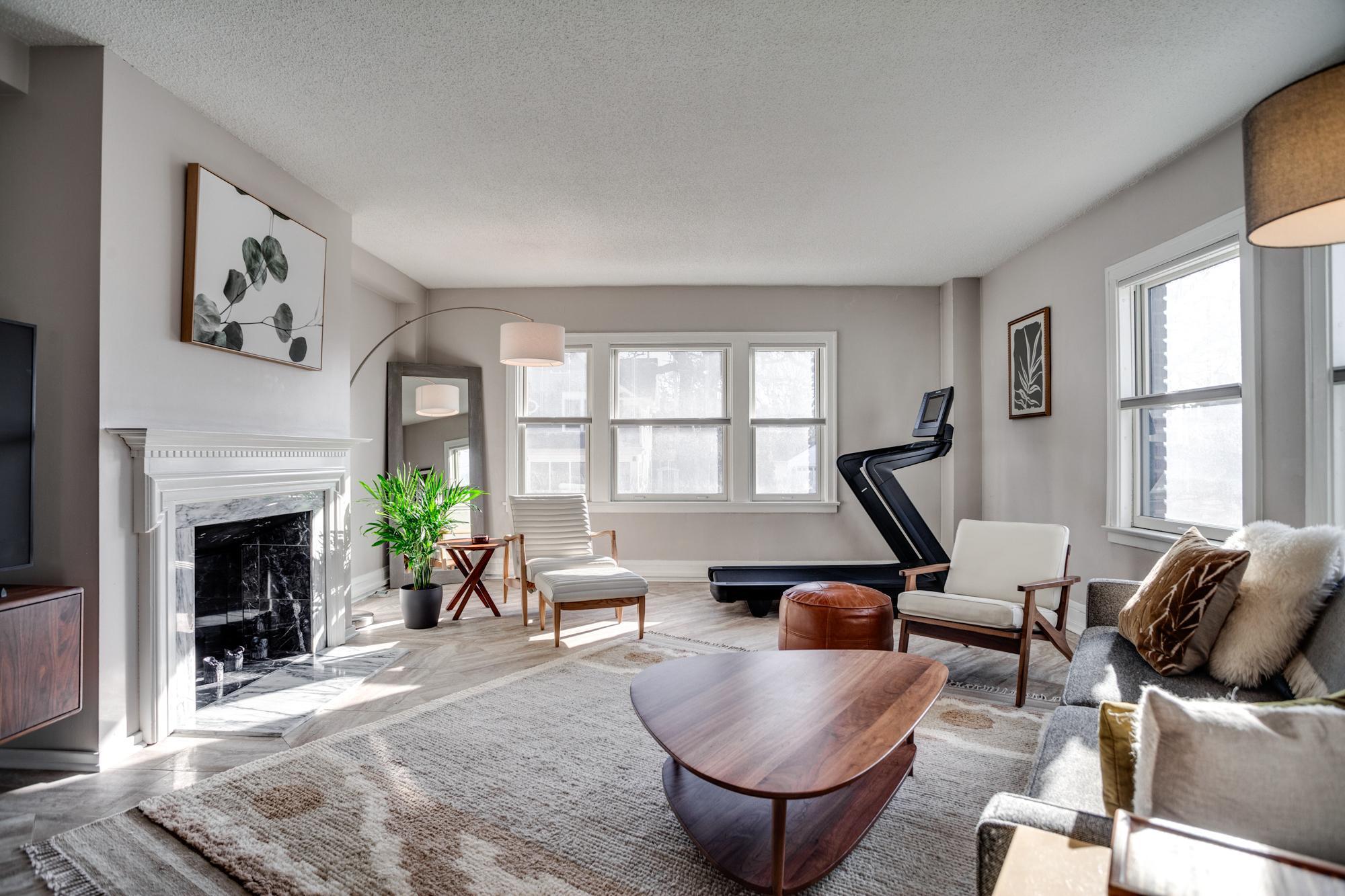 79 Western Avenue N 100