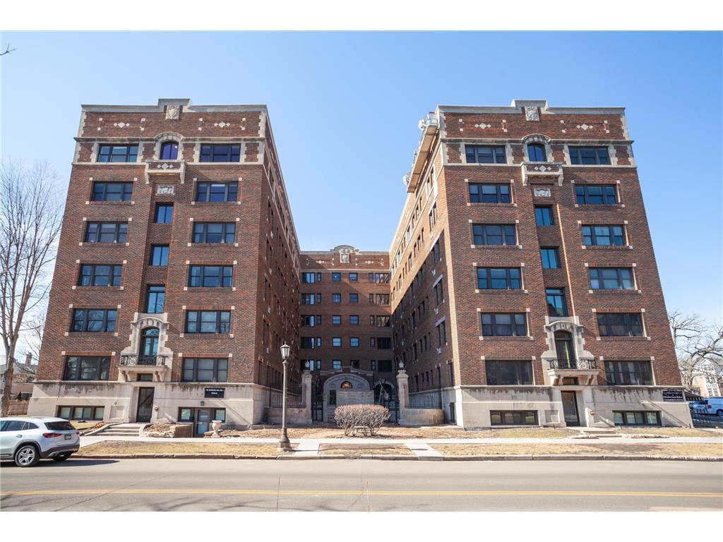 79 Western Avenue N 100