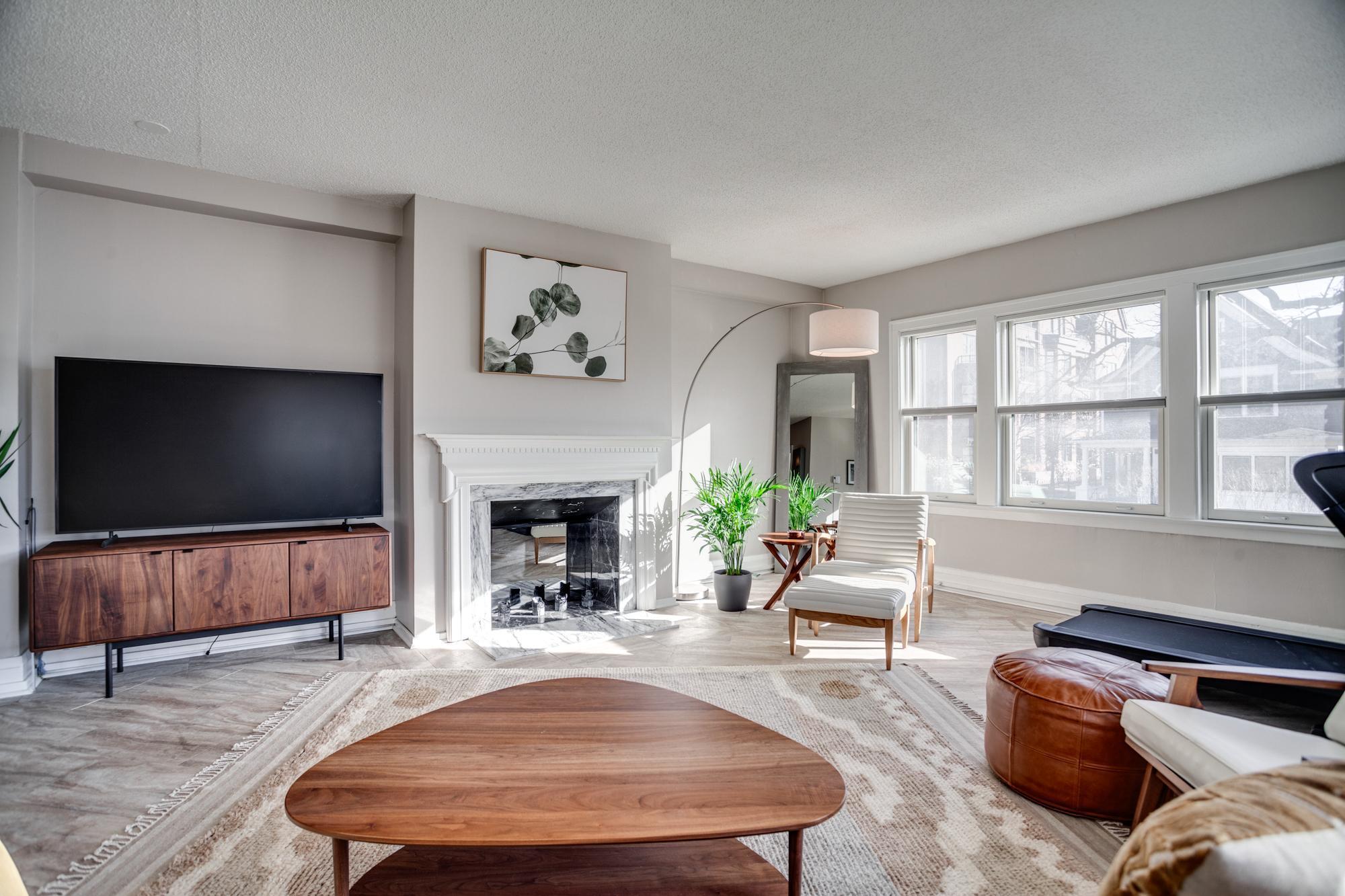 79 Western Avenue N 100