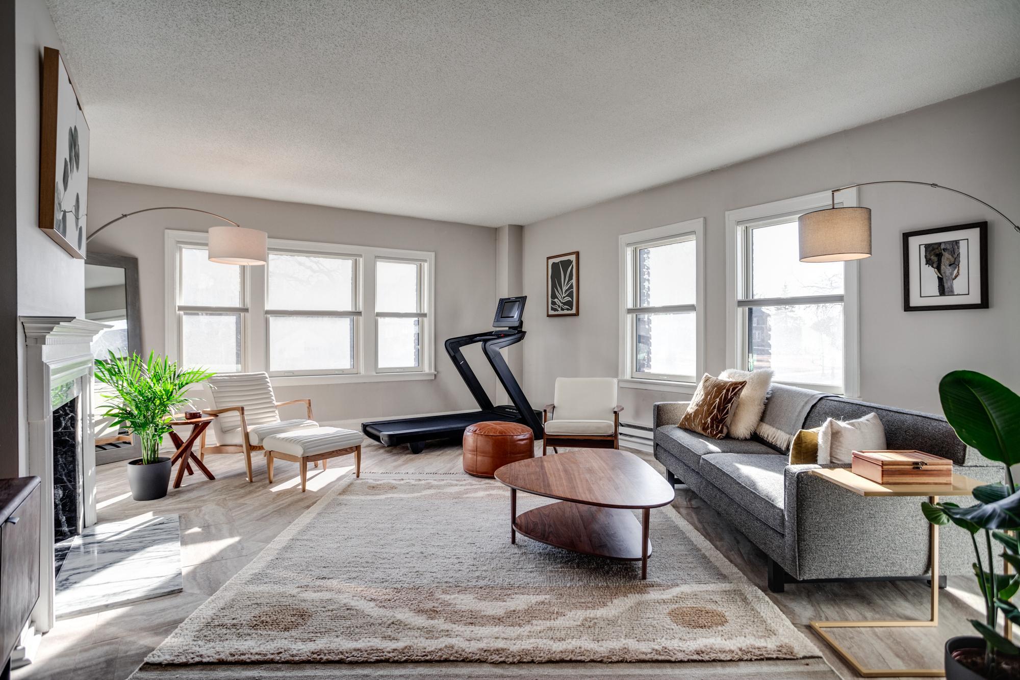79 Western Avenue N 100