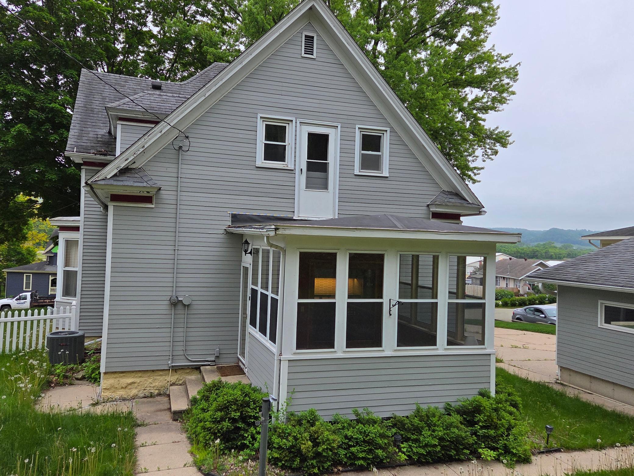401 W Stevens Avenue