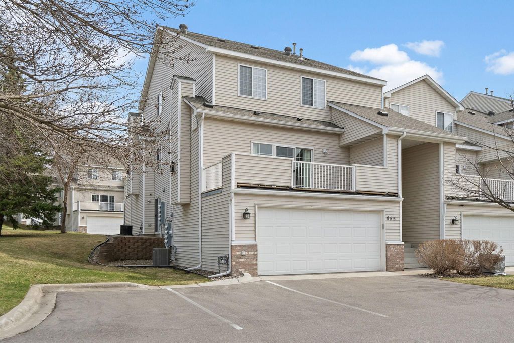 Photo of 955 Santa Vera Drive, Chanhassen, MN 55317 (MLS # 7038032)