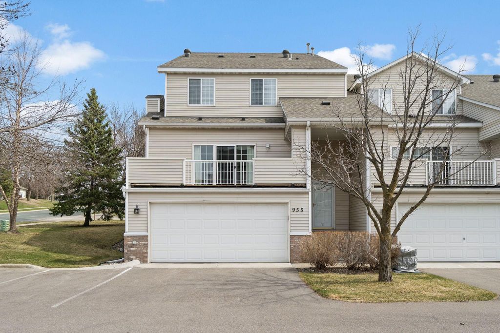 Photo of 955 Santa Vera Drive, Chanhassen, MN 55317 (MLS # 7038032)