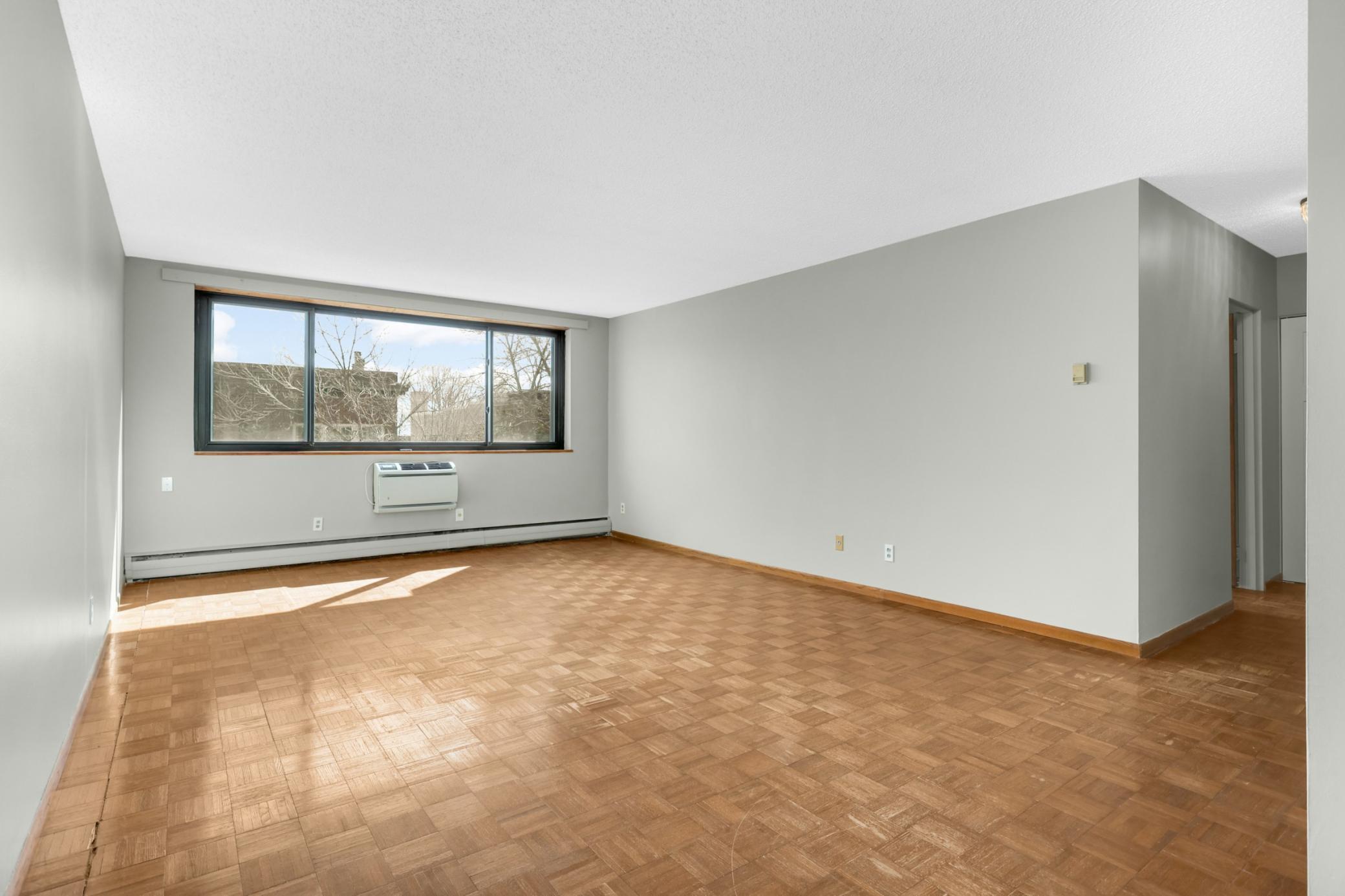 1912 Dupont Avenue S 405