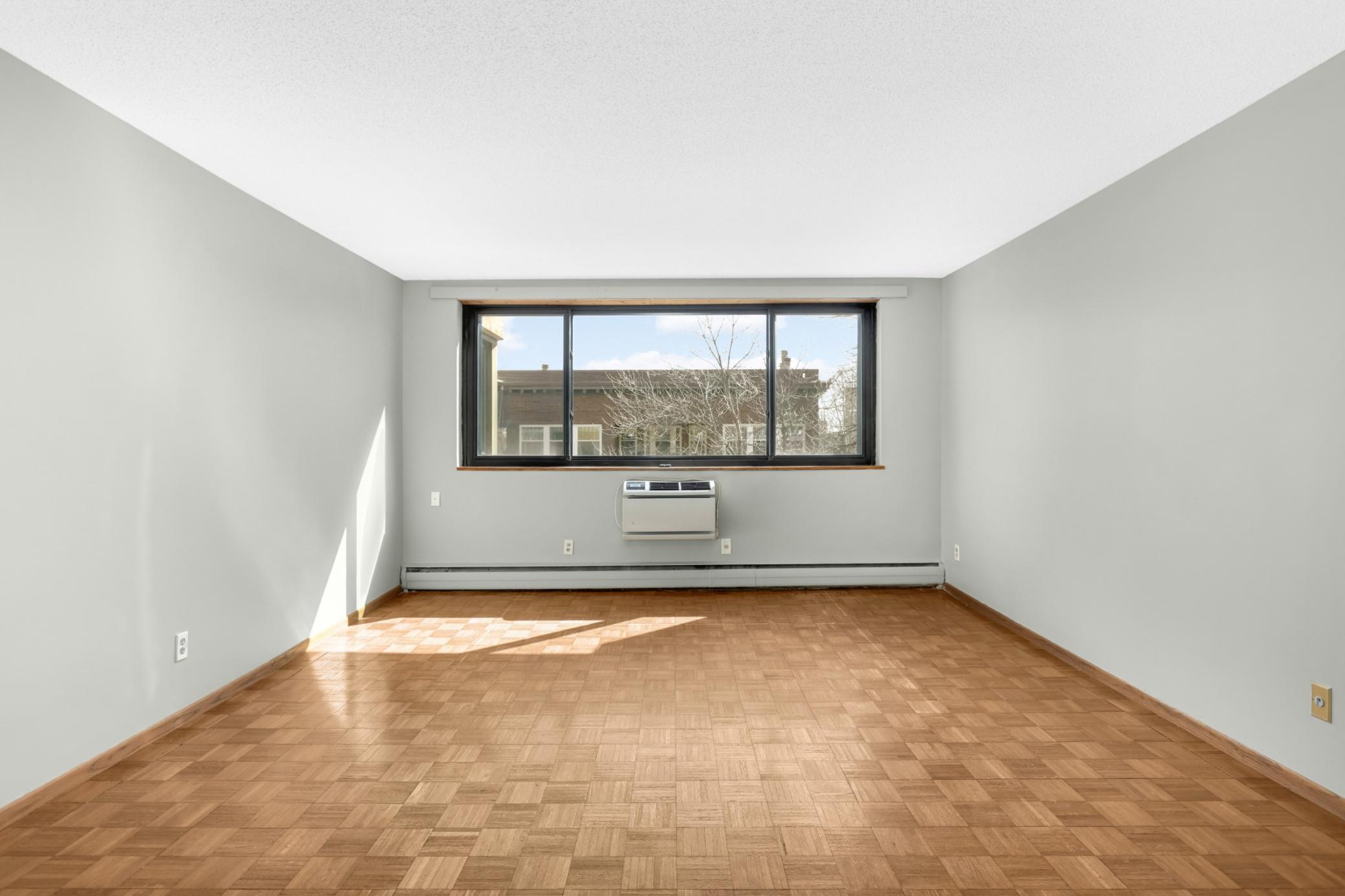 1912 Dupont Avenue S 405