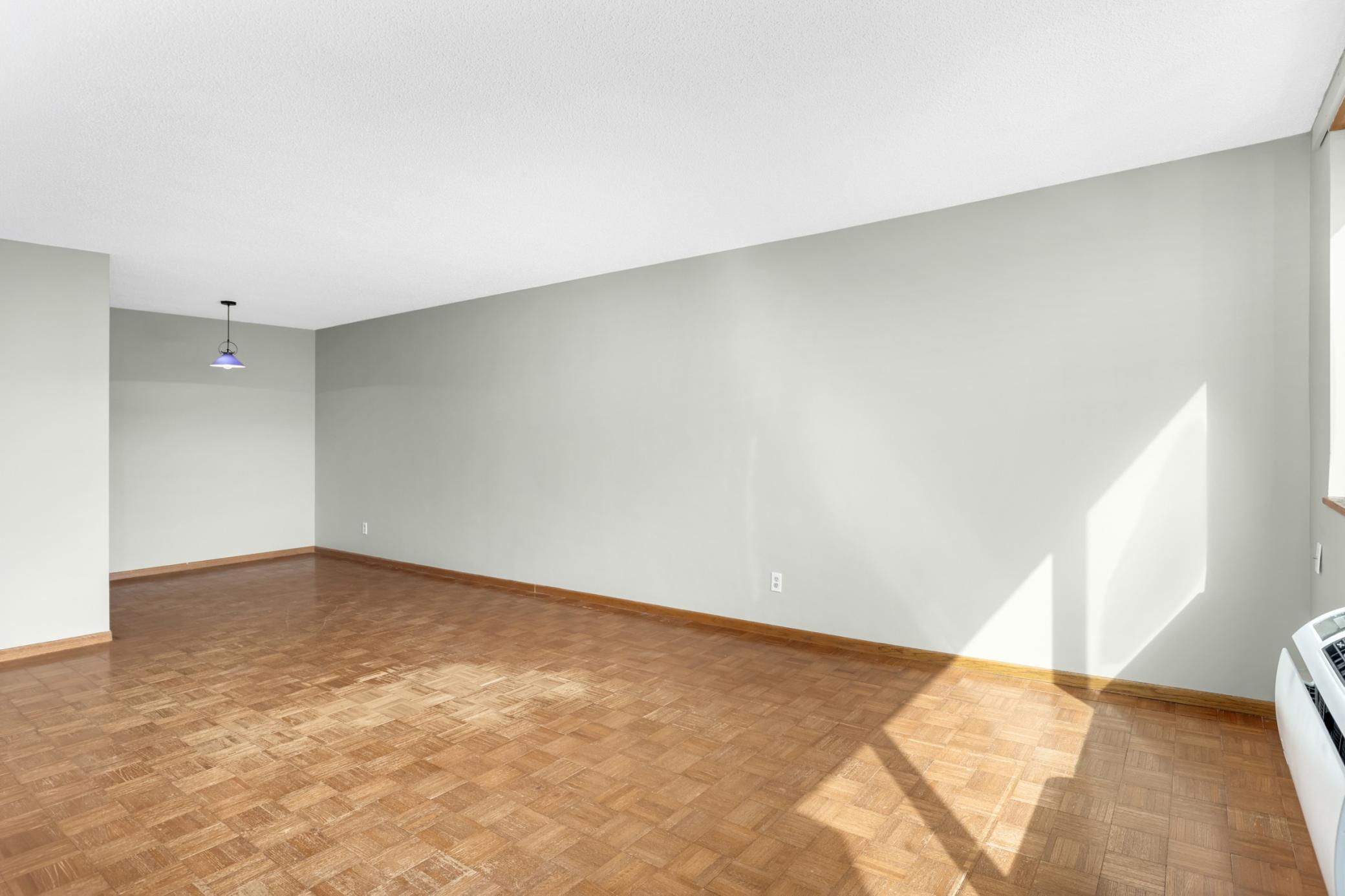 1912 Dupont Avenue S 405