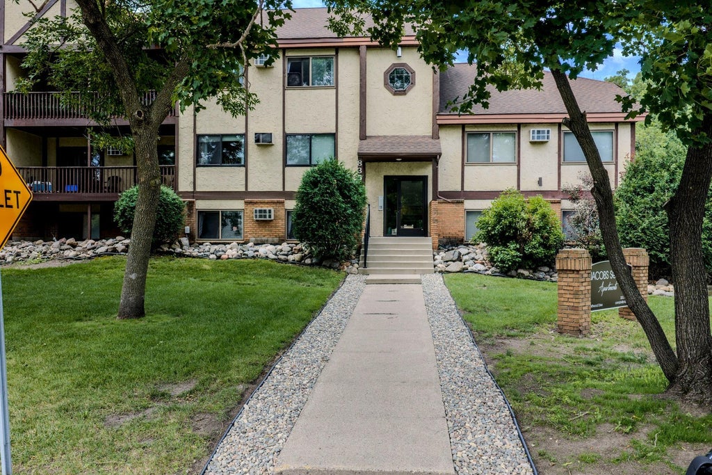 Photo of 835 Driftwood Drive, Saint Cloud, MN 56303 (MLS # 7154981)