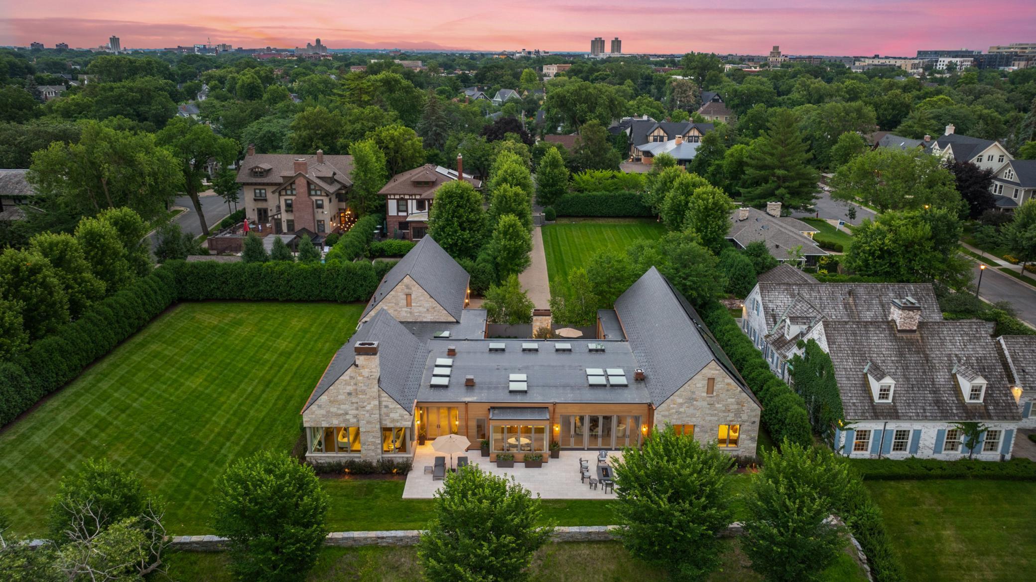 2505 E Lake Of The Isles Parkway
