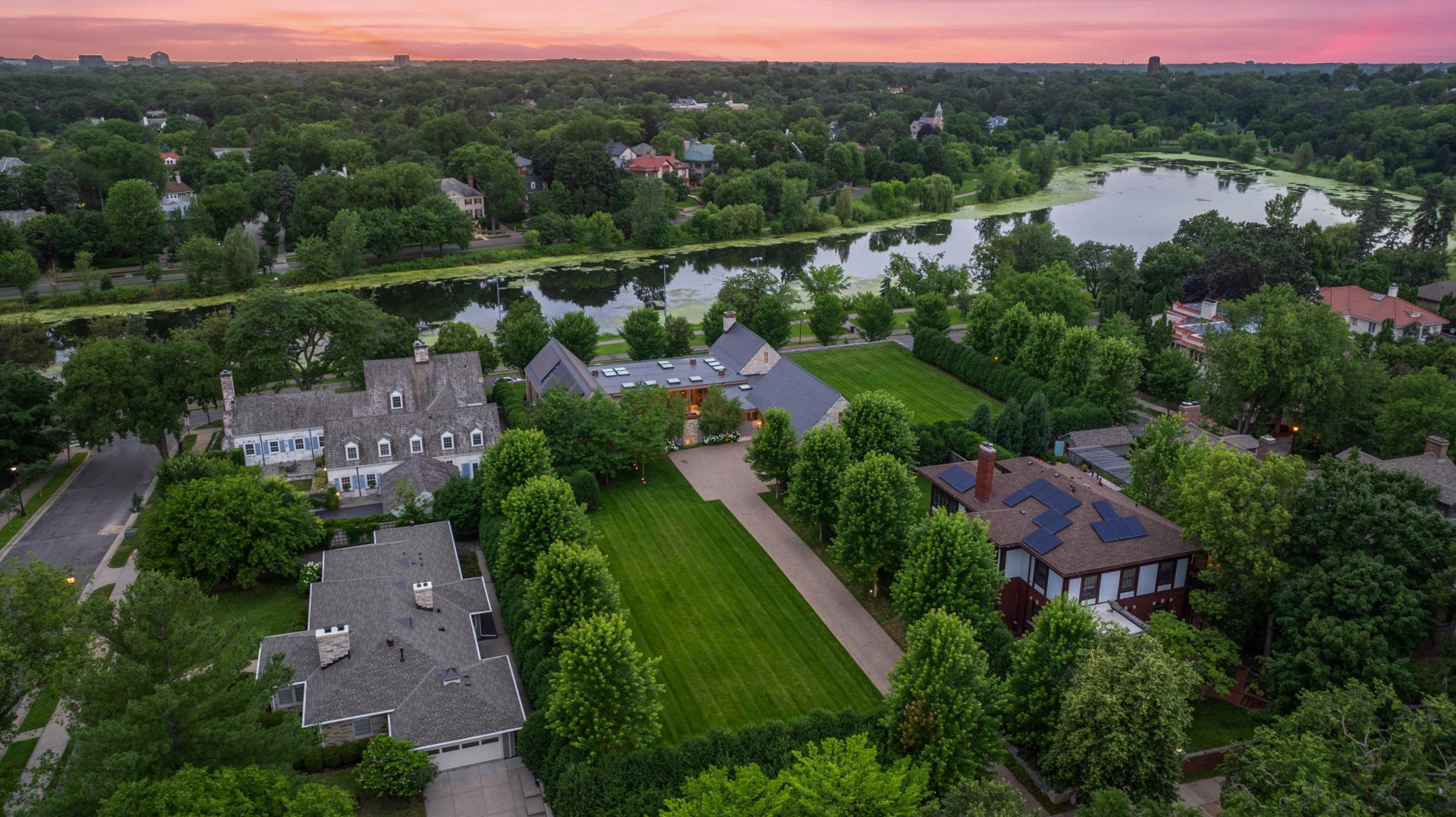 2505 E Lake Of The Isles Parkway