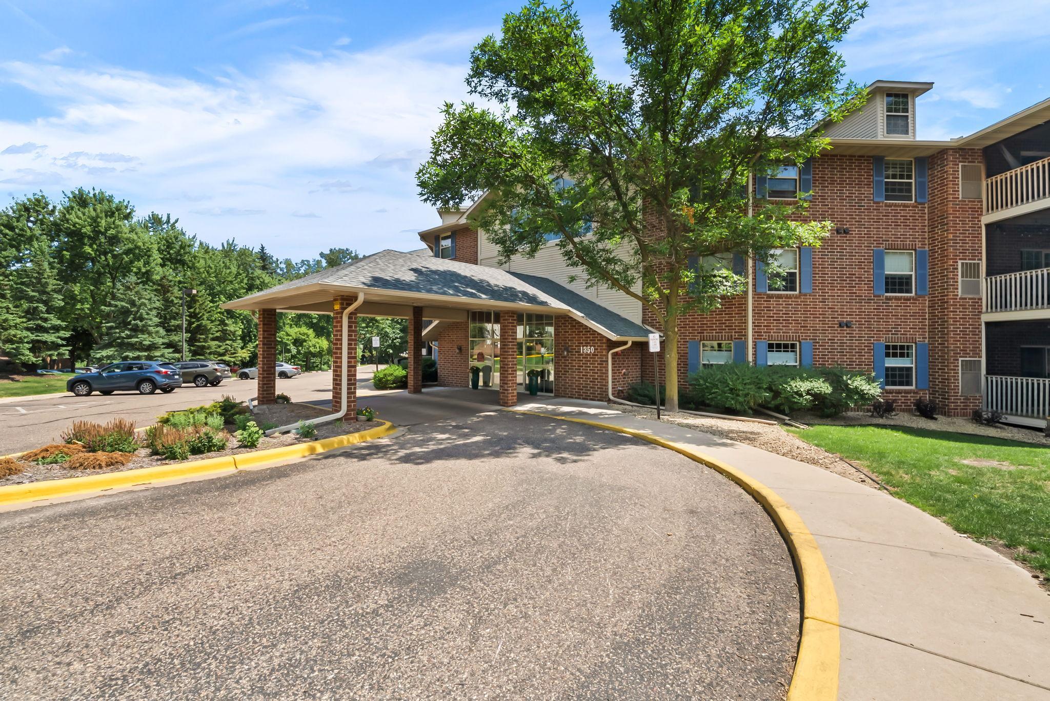 1350 Douglas Drive N 105