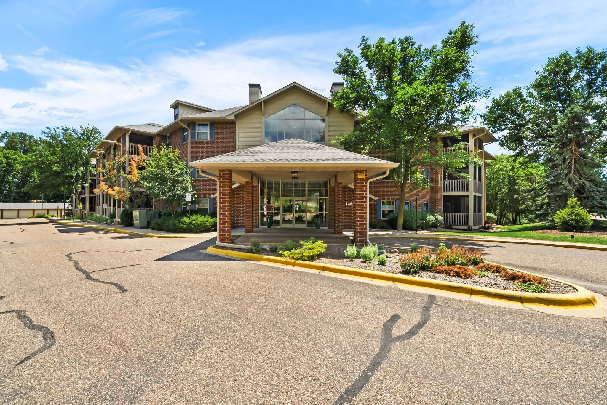 1350 Douglas Drive N 105