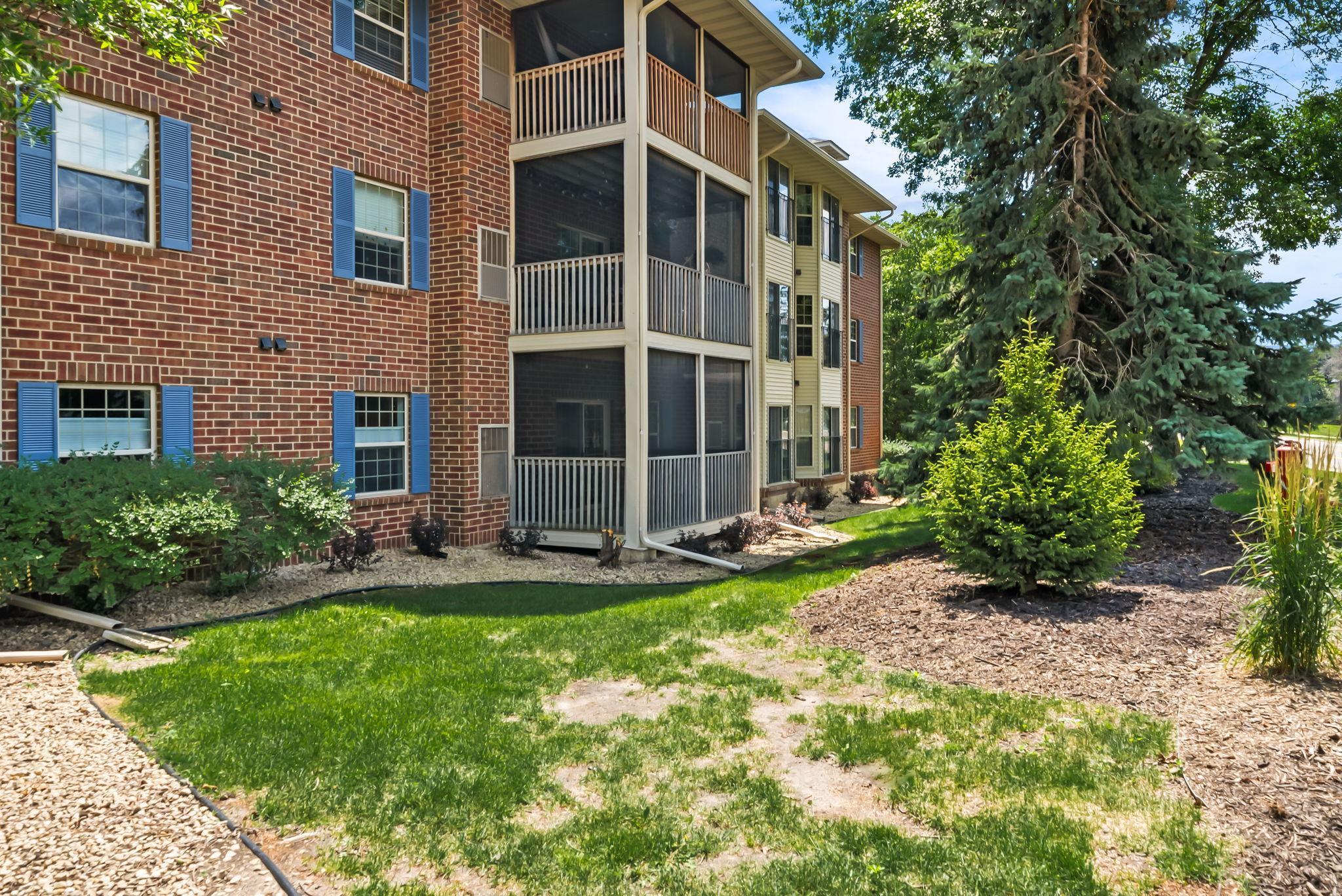1350 Douglas Drive N 105