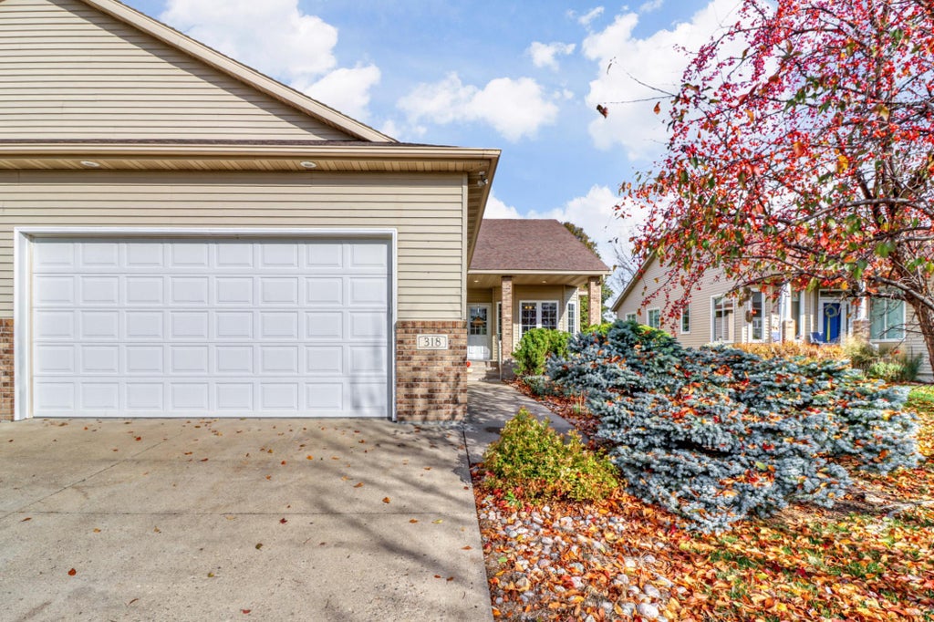 Photo of 318 44th Avenue S, Moorhead, MN 56560 (MLS # 7165963)