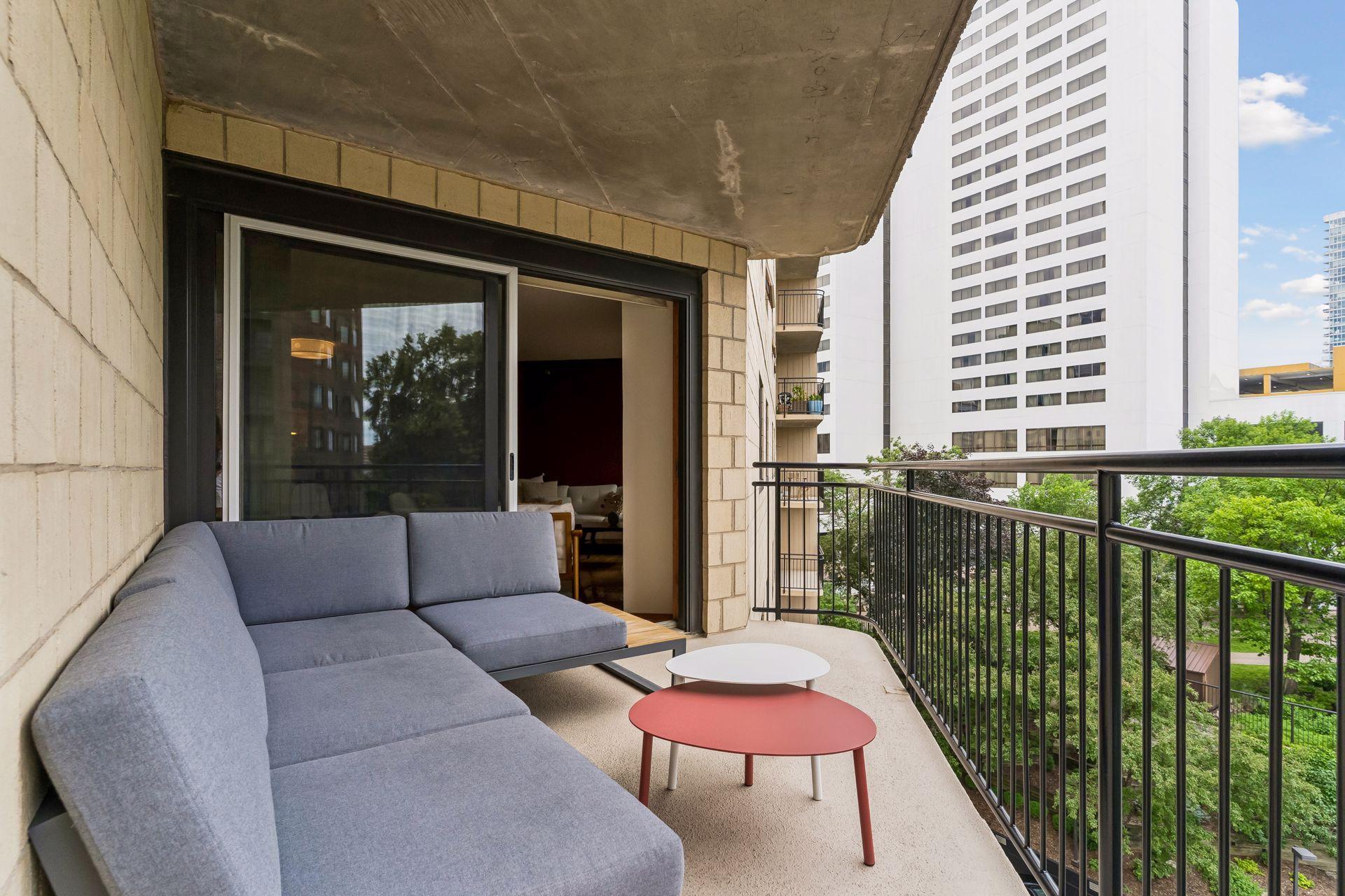 1225 Lasalle Avenue 702