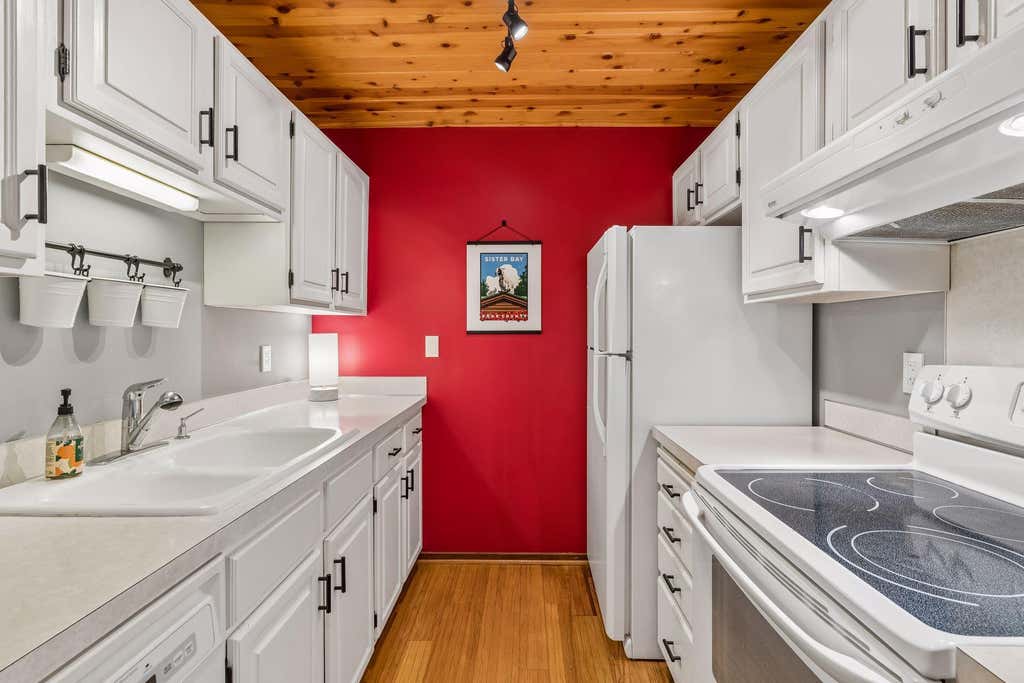 Photo of 1225 Lasalle Avenue #702, Minneapolis, MN 55403 (MLS # 7077247)