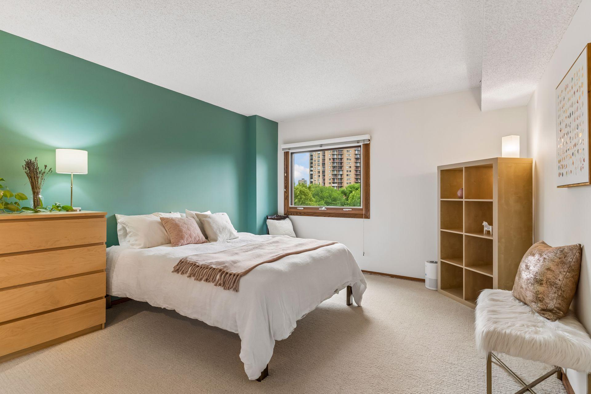1225 Lasalle Avenue 702