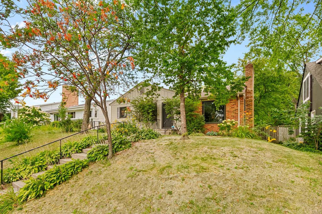 Photo of 2510 Vincent Avenue N, Minneapolis, MN 55411 (MLS # 7133307)