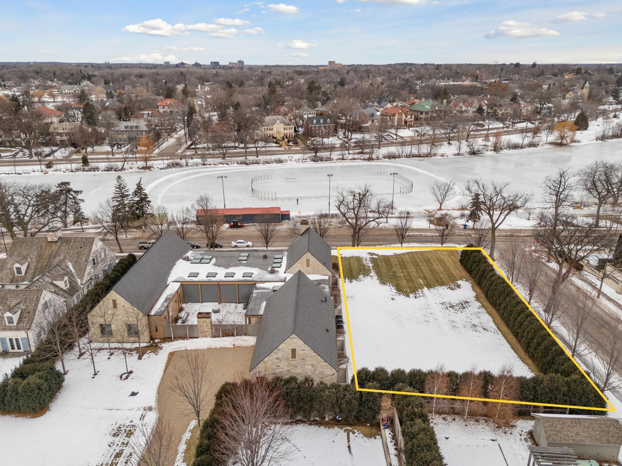 2501 E Lake Of The Isles Parkway