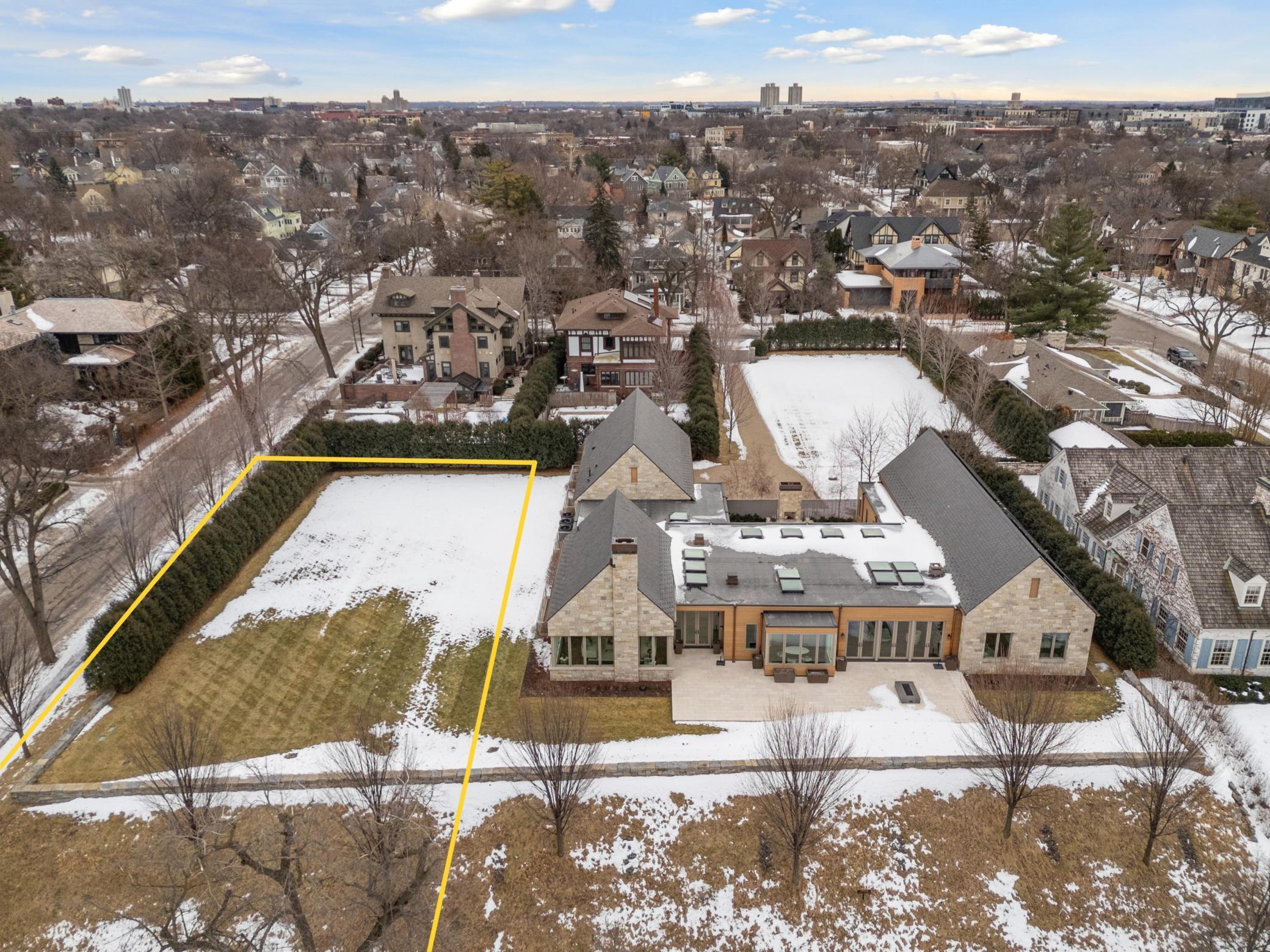 2501 E Lake Of The Isles Parkway