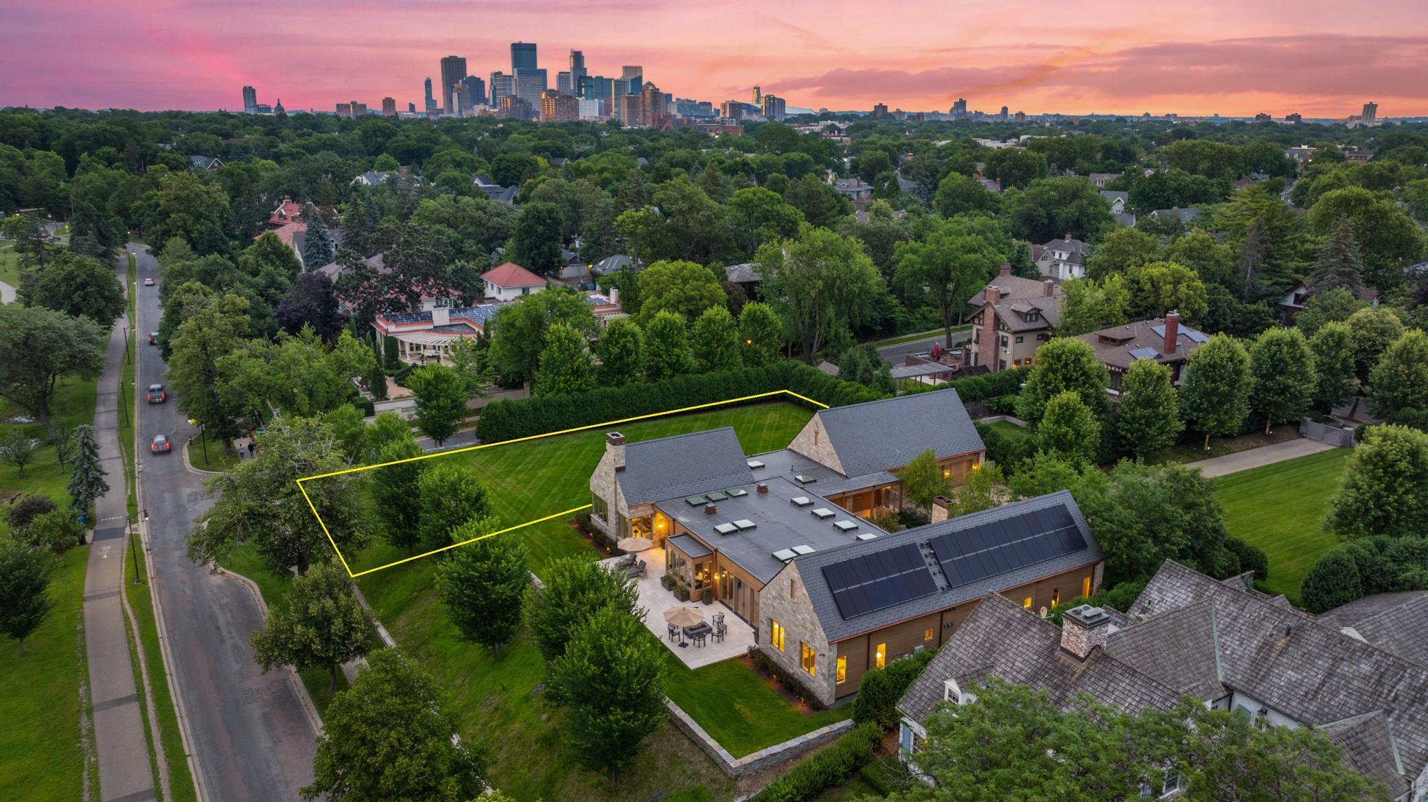 2501 E Lake Of The Isles Parkway