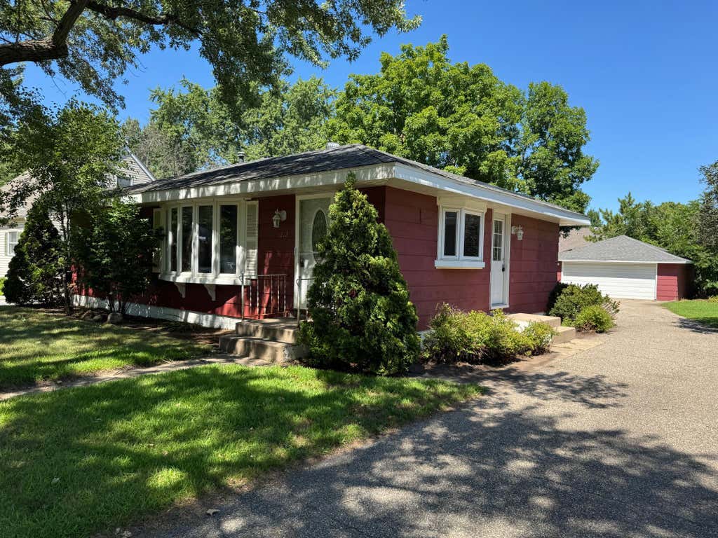 Photo of 1212 Sugar Lane, Chaska, MN 55318 (MLS # 7122277)