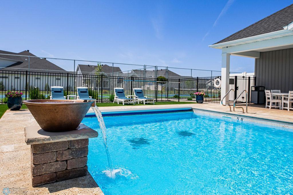 West Fargo, North Dakota 58078, United States, 2 Bedrooms Bedrooms, ,3 BathroomsBathrooms,Residential,Active,257221