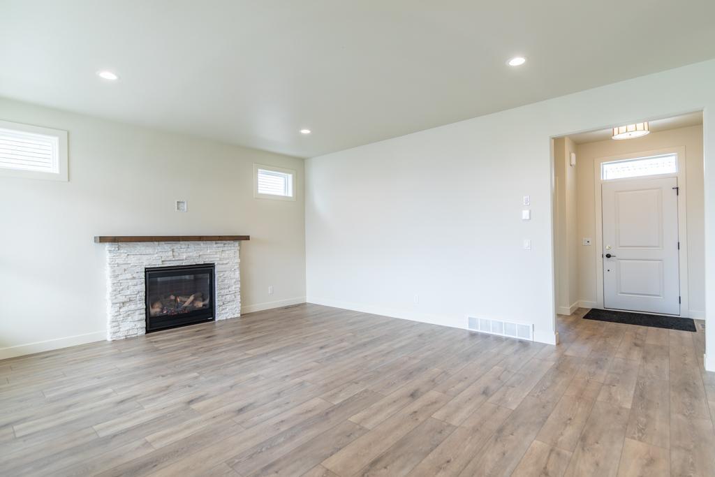 West Fargo, North Dakota 58078, United States, 2 Bedrooms Bedrooms, ,3 BathroomsBathrooms,Residential,Active,257221