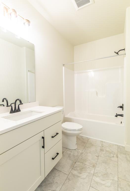 West Fargo, North Dakota 58078, United States, 2 Bedrooms Bedrooms, ,3 BathroomsBathrooms,Residential,Active,257221