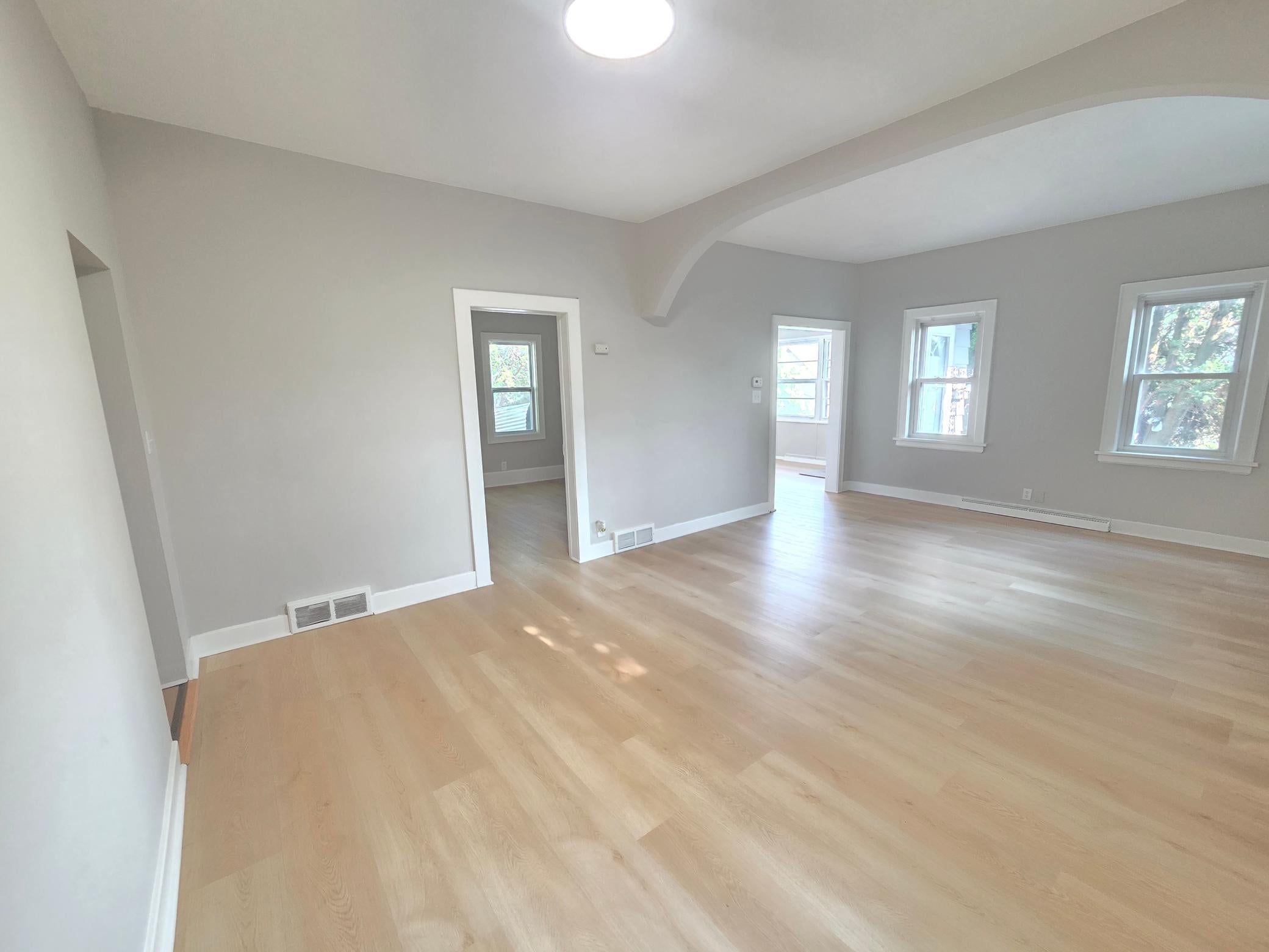 712 Maple Street W